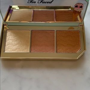 too faced hyper reflective highlighting palette